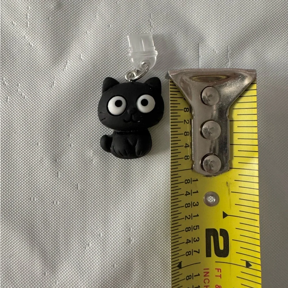 🛍️ Add-on -- Black Cat USB-C Dust Plug - Picture 3 of 3